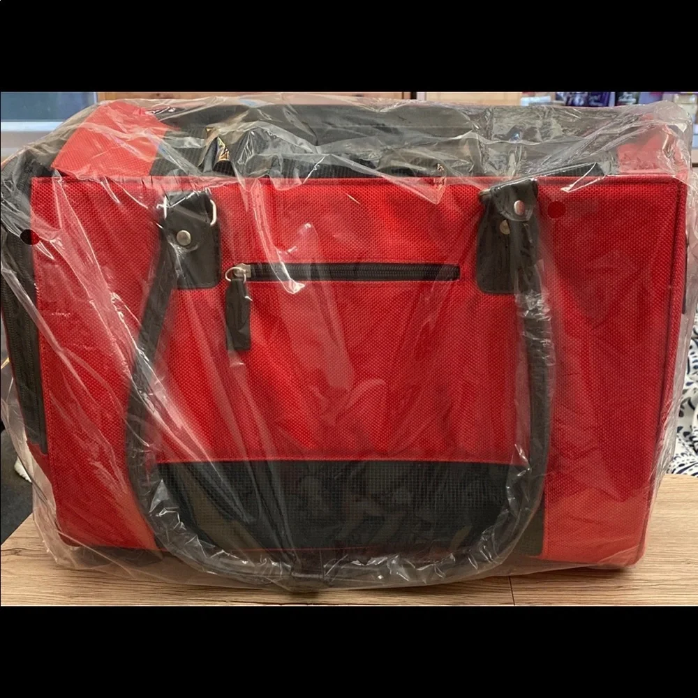 NWT Bertegolden Red Pet Carrier